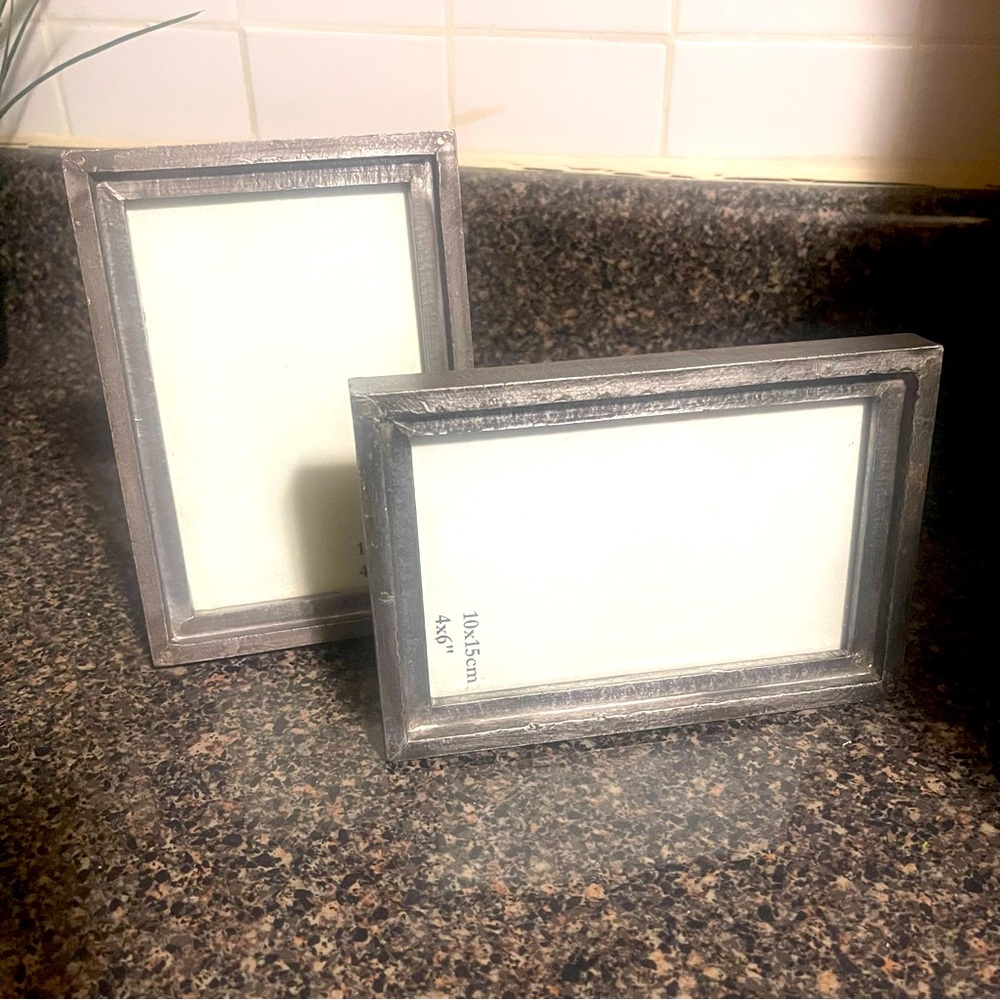 [home] 2 metallic picture frames 4x6
